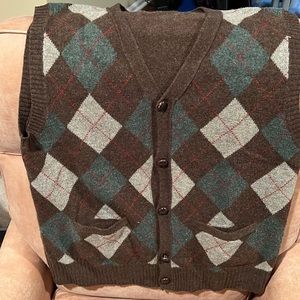 J.Crew 100% Mens Lambs Wool button vest in XL.